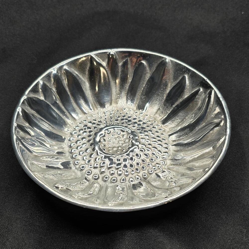 Vintage Mariposa Brillante Sunflower Bowl – 6" Aluminum Trinket Dish